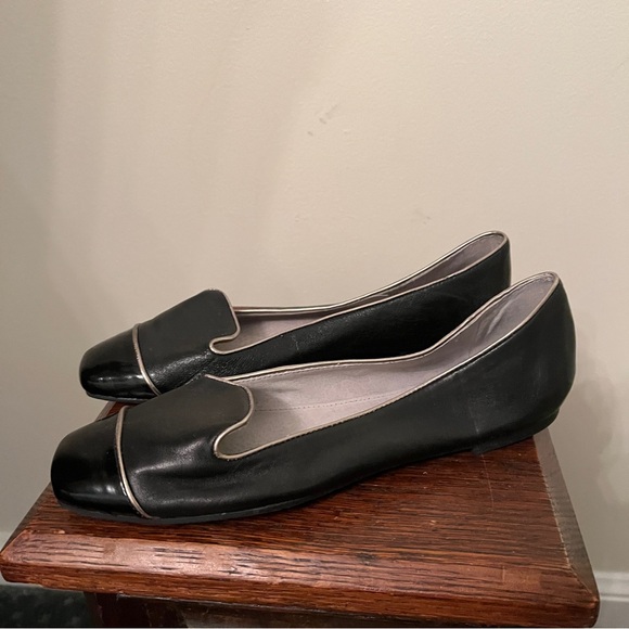 Tahari Caroline Black Leather Patent Cap Toe Loafer Flats - Picture 5 of 8